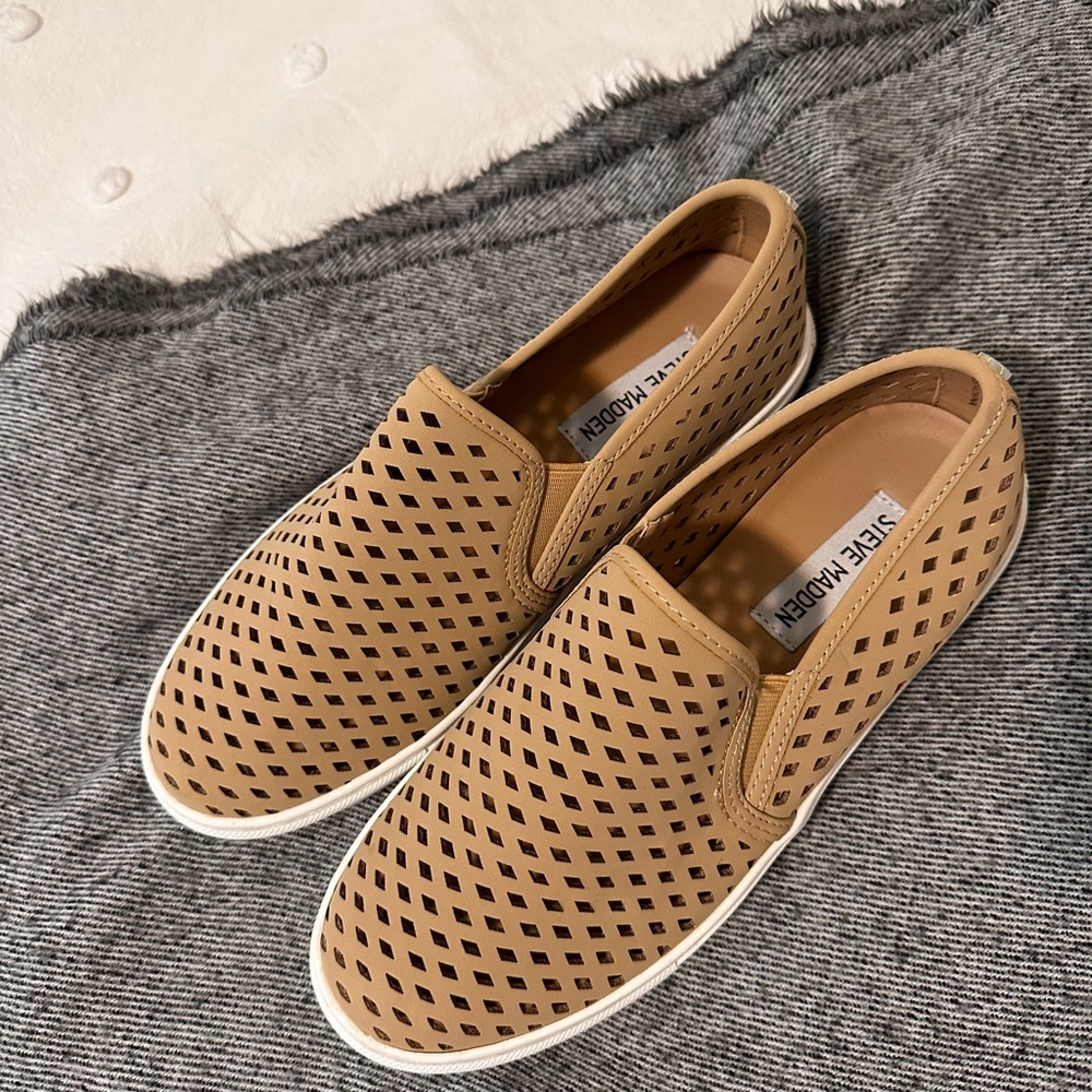 Steve Madden slip on shoes
